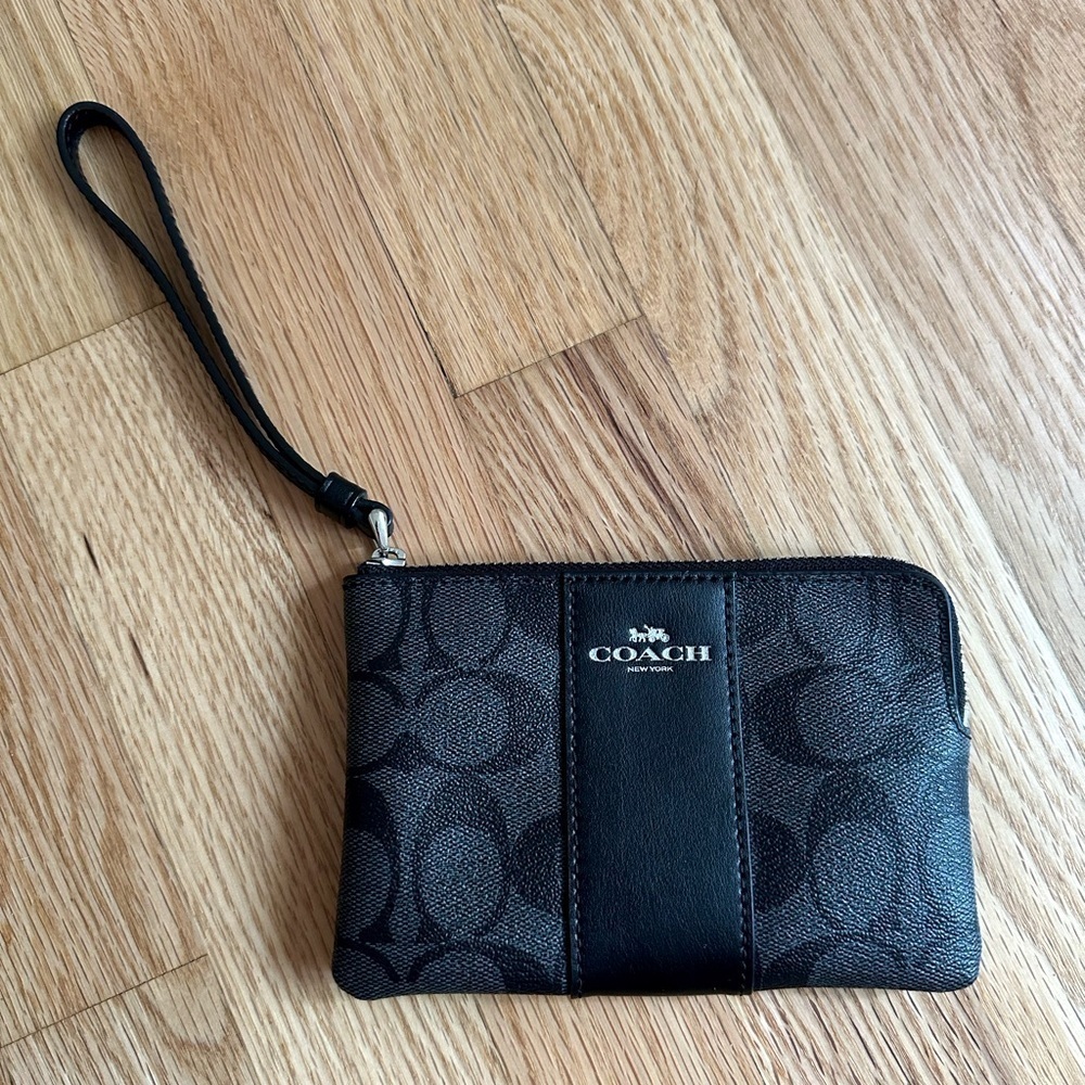 EUC Coach wristlet